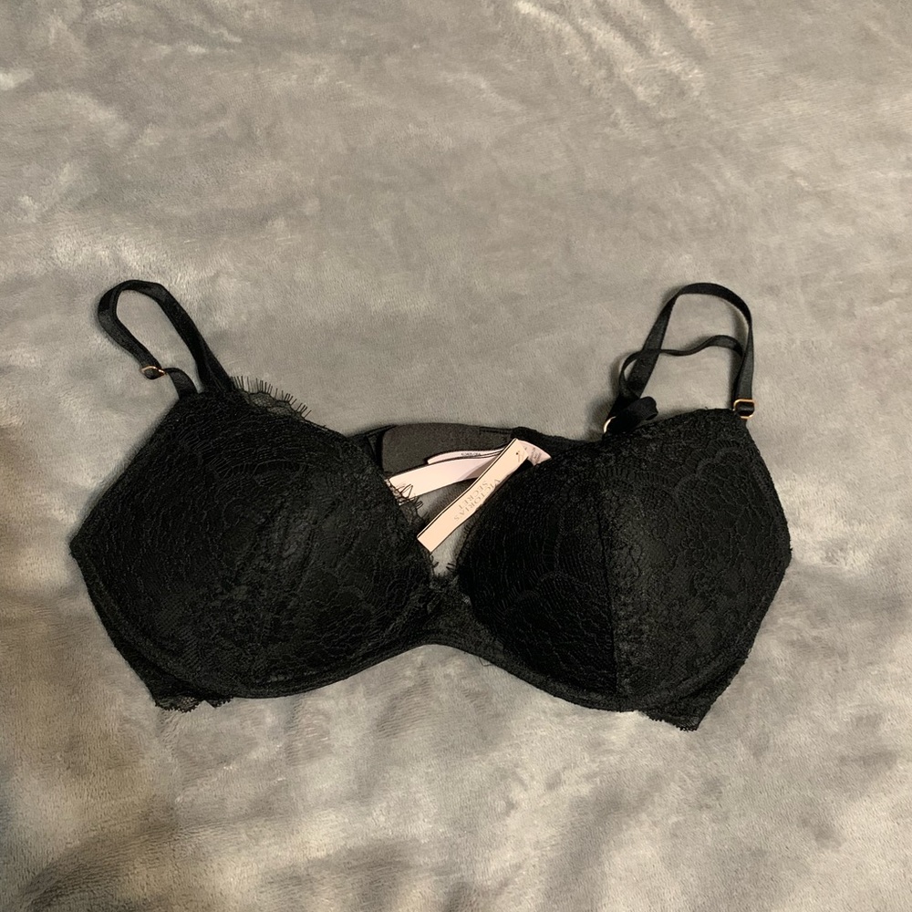 victoria’s secret black lace bra